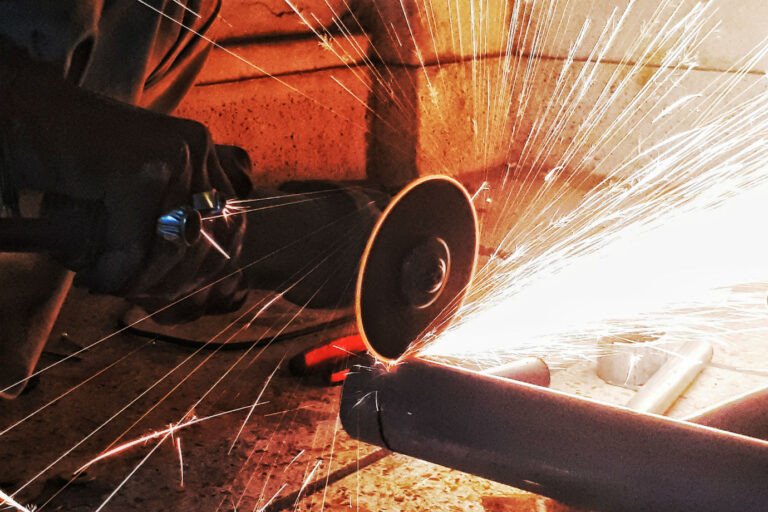 Conflitos judiciais no setor industrial_karanbhatia_unsplash